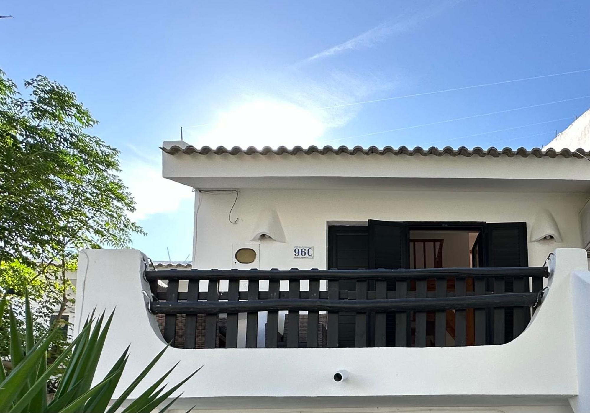 The Tree House 96C - Lagos Exterior photo