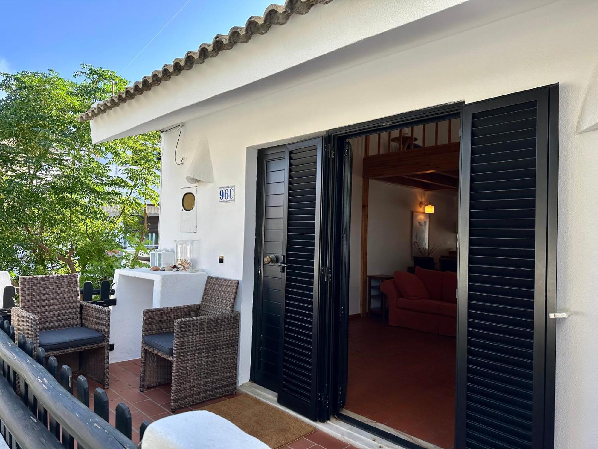 The Tree House 96C - Lagos Exterior photo